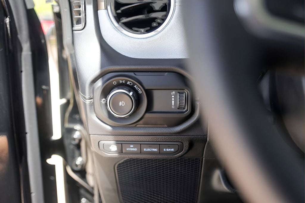 2025 Jeep Wrangler Sahara 4xe