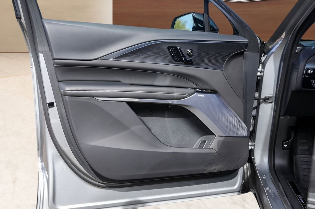 2025 Cadillac LYRIQ Luxury