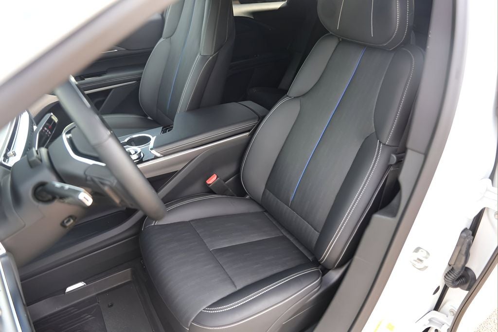 2025 Cadillac LYRIQ Luxury