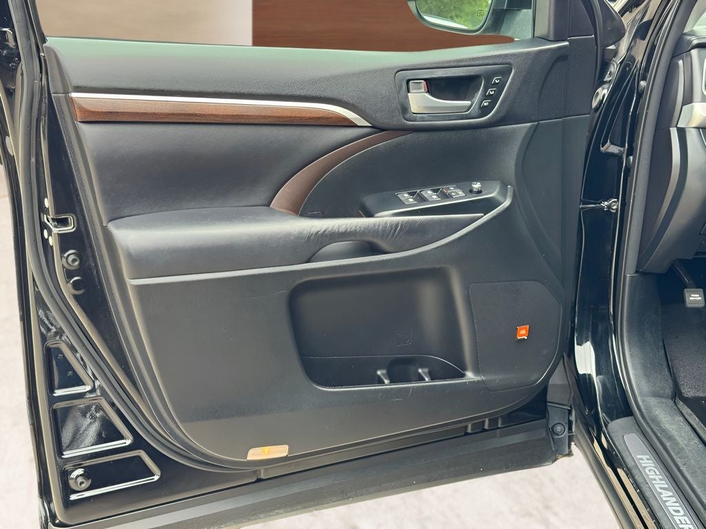 2016 Toyota Highlander Limited Platinum V6
