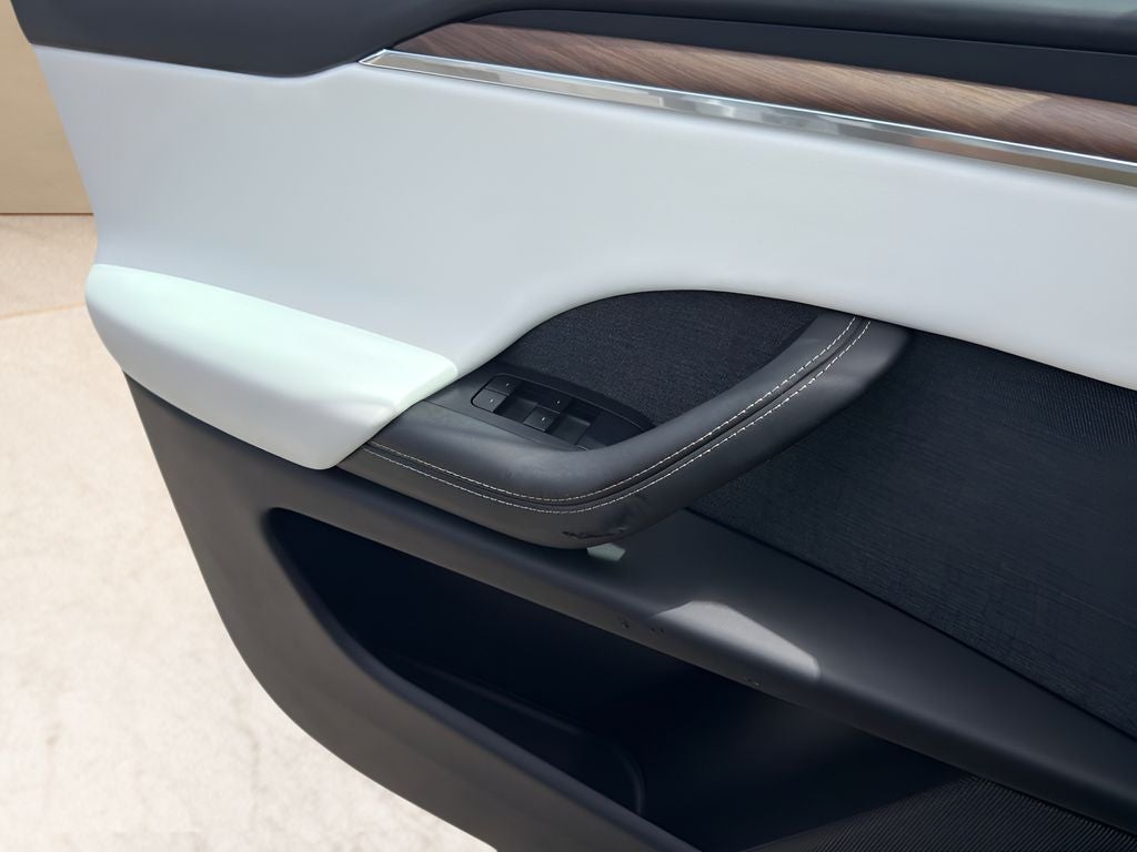 2023 Tesla Model X Base