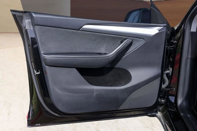 2025 Tesla Model Y Long Range