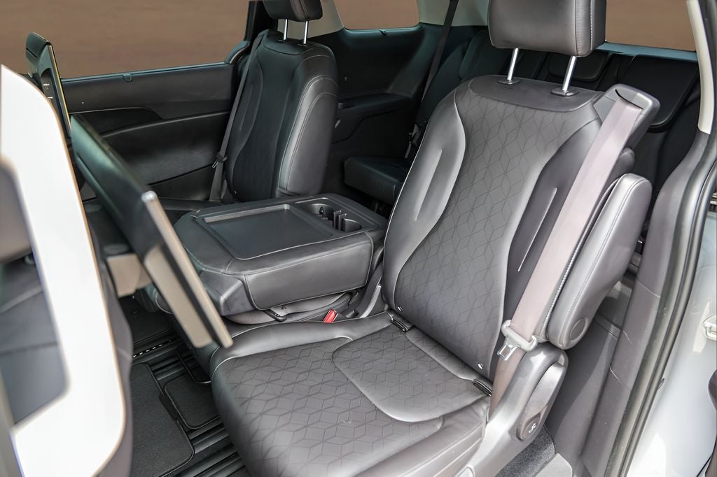 2025 Kia Carnival SX