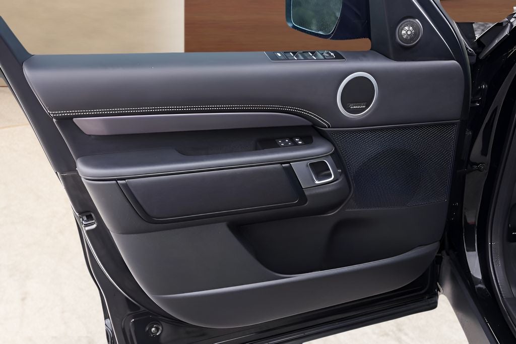 2024 Land Rover Discovery Metropolitan Edition