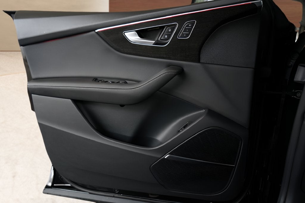 2025 Audi Q8 55 Prestige quattro
