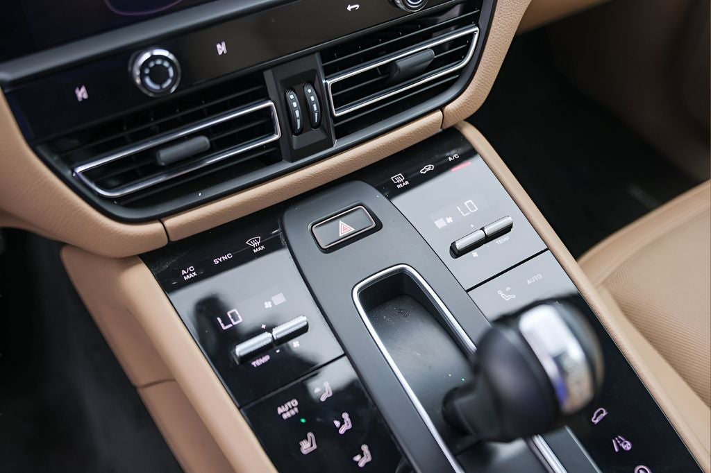 2022 Porsche Macan Base