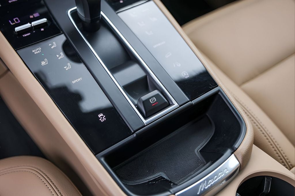 2022 Porsche Macan Base