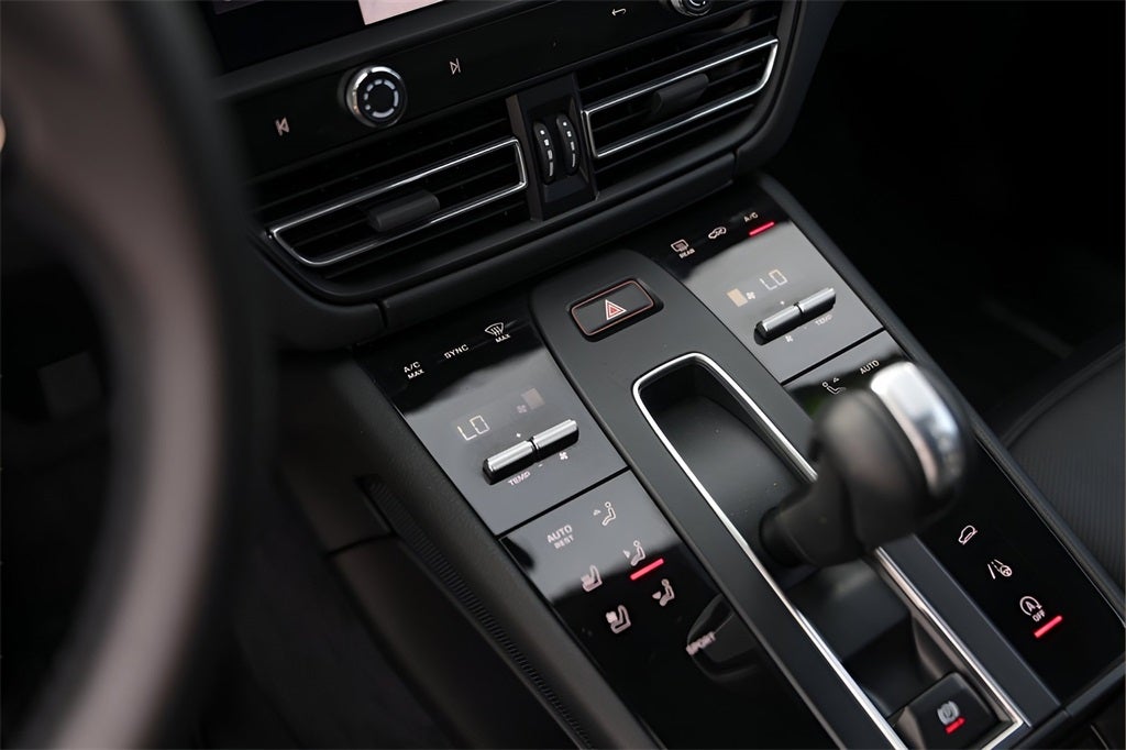 2025 Porsche Macan Base