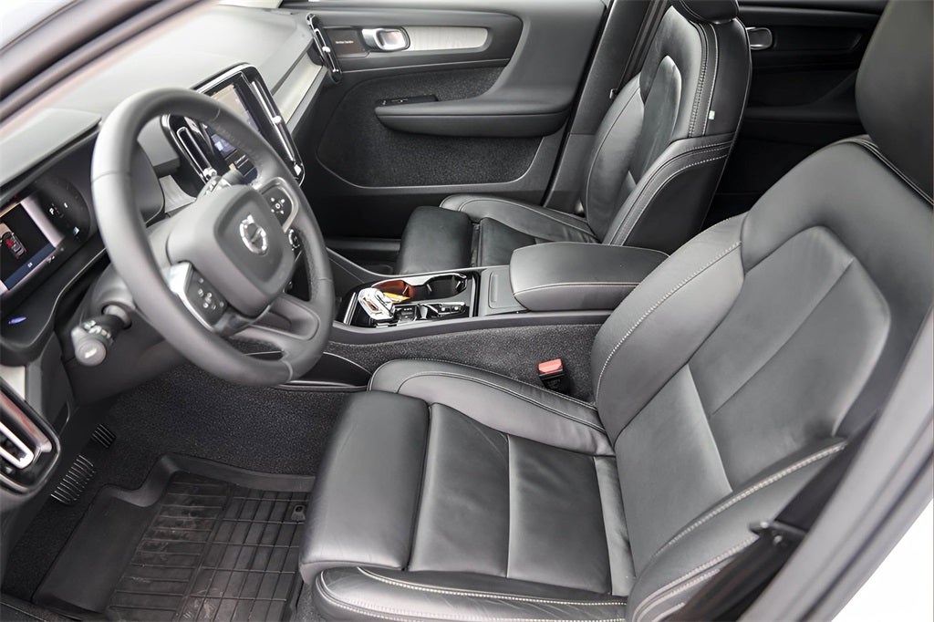 2024 Volvo XC40 Ultimate