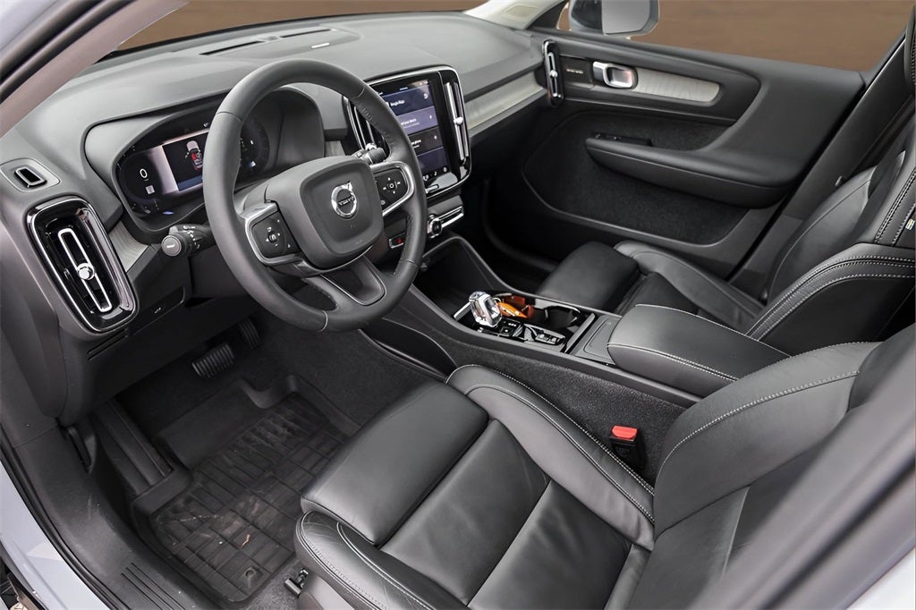 2024 Volvo XC40 Ultimate
