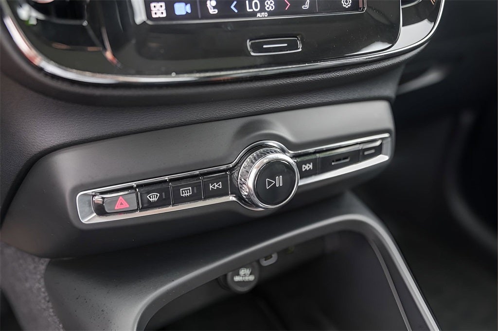 2024 Volvo XC40 Ultimate