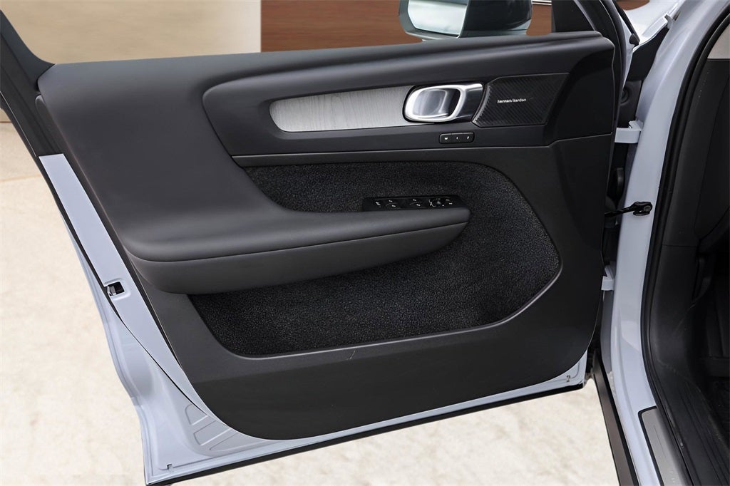 2024 Volvo XC40 Ultimate