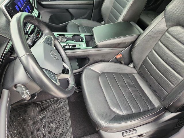2024 Volkswagen Atlas Cross Sport 2.0T SEL R-Line