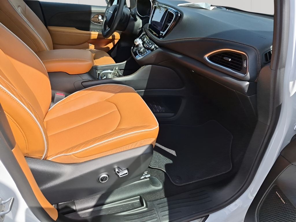 2023 Chrysler Pacifica Hybrid Pinnacle