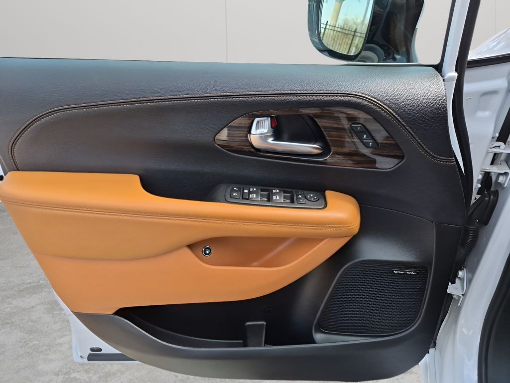 2023 Chrysler Pacifica Hybrid Pinnacle