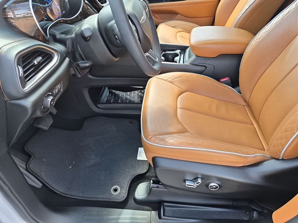 2023 Chrysler Pacifica Hybrid Pinnacle