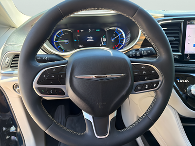 2023 Chrysler Pacifica Hybrid Limited