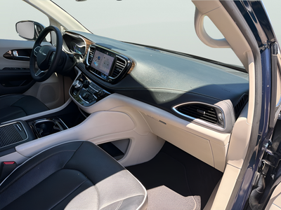 2023 Chrysler Pacifica Hybrid Limited