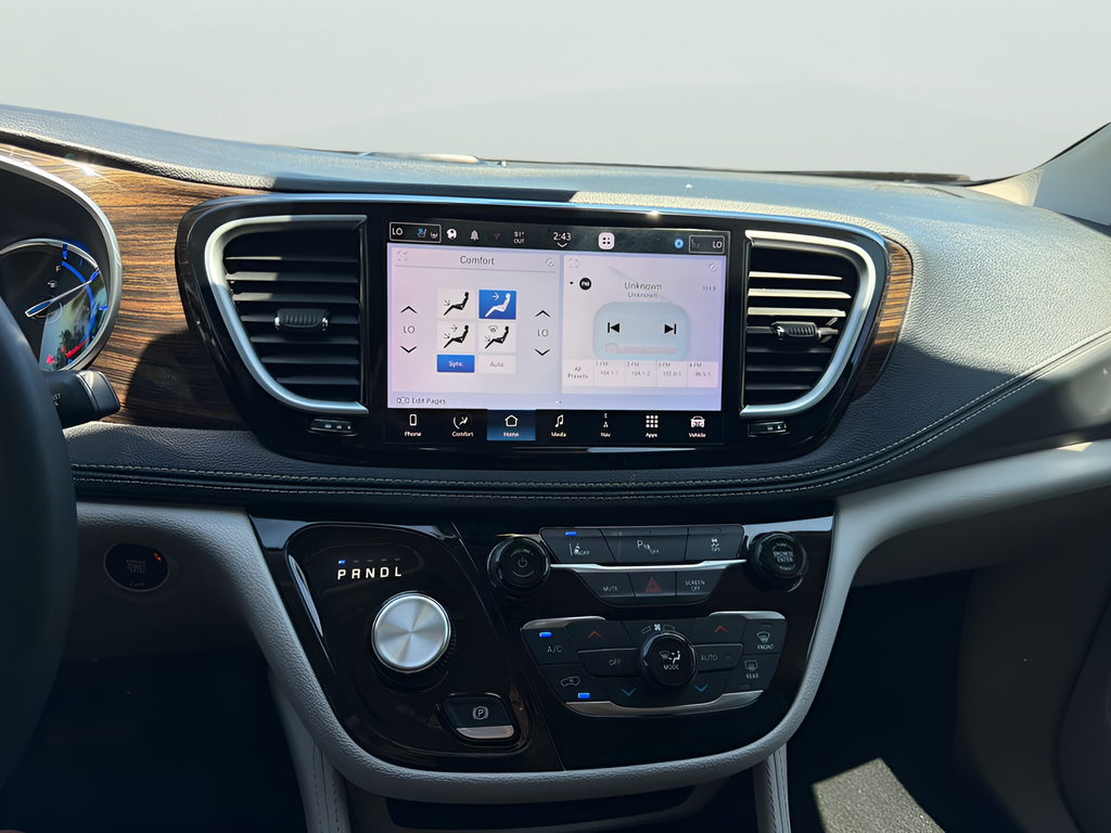 2023 Chrysler Pacifica Hybrid Limited