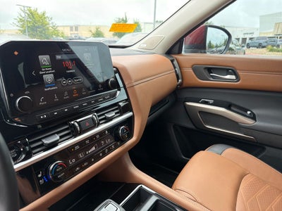 2025 Nissan Pathfinder Platinum