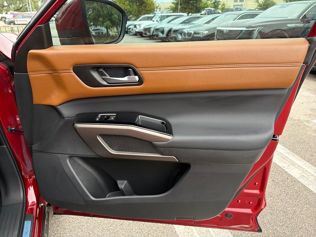 2025 Nissan Pathfinder Platinum