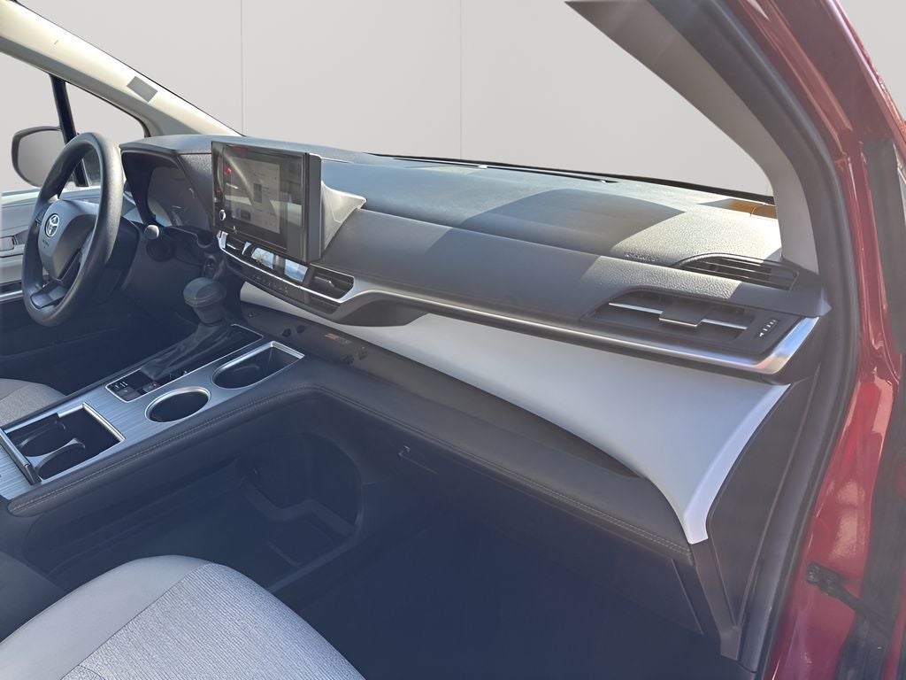 2025 Toyota Sienna LE 8 Passenger