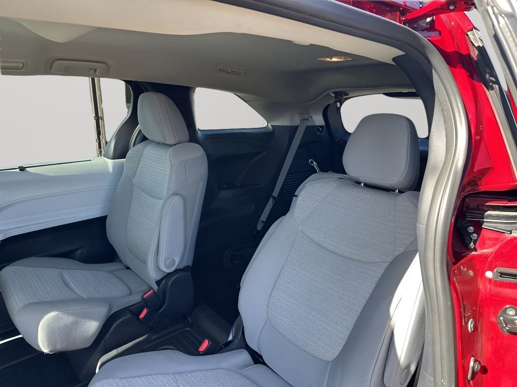 2025 Toyota Sienna LE 8 Passenger