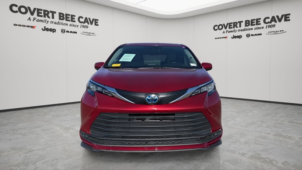 2025 Toyota Sienna LE 8 Passenger