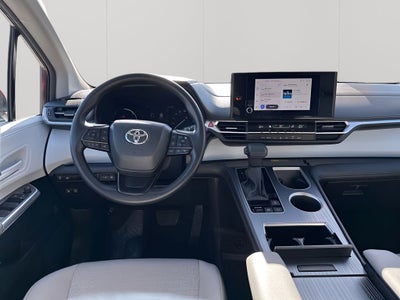 2025 Toyota Sienna LE 8 Passenger