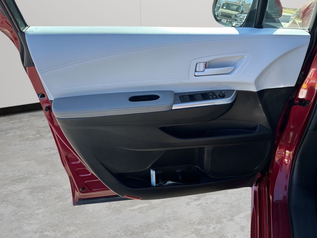 2025 Toyota Sienna LE 8 Passenger