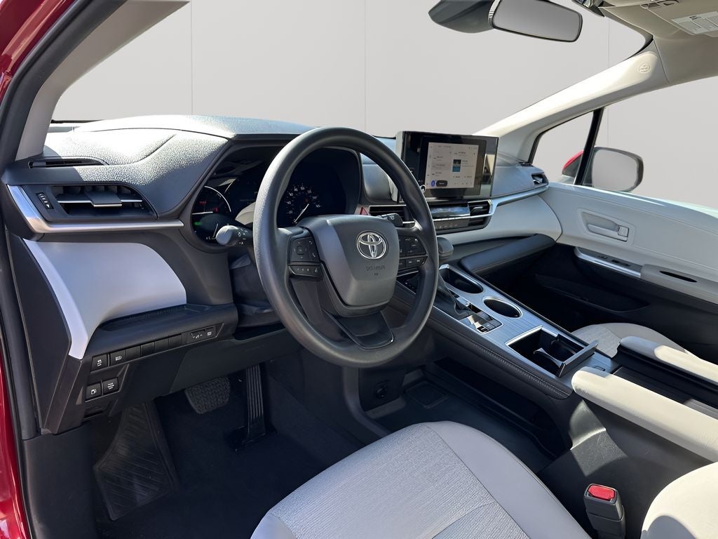 2025 Toyota Sienna LE 8 Passenger