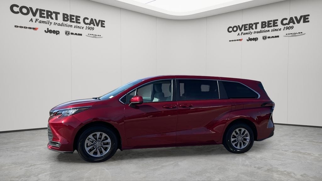 2025 Toyota Sienna LE 8 Passenger