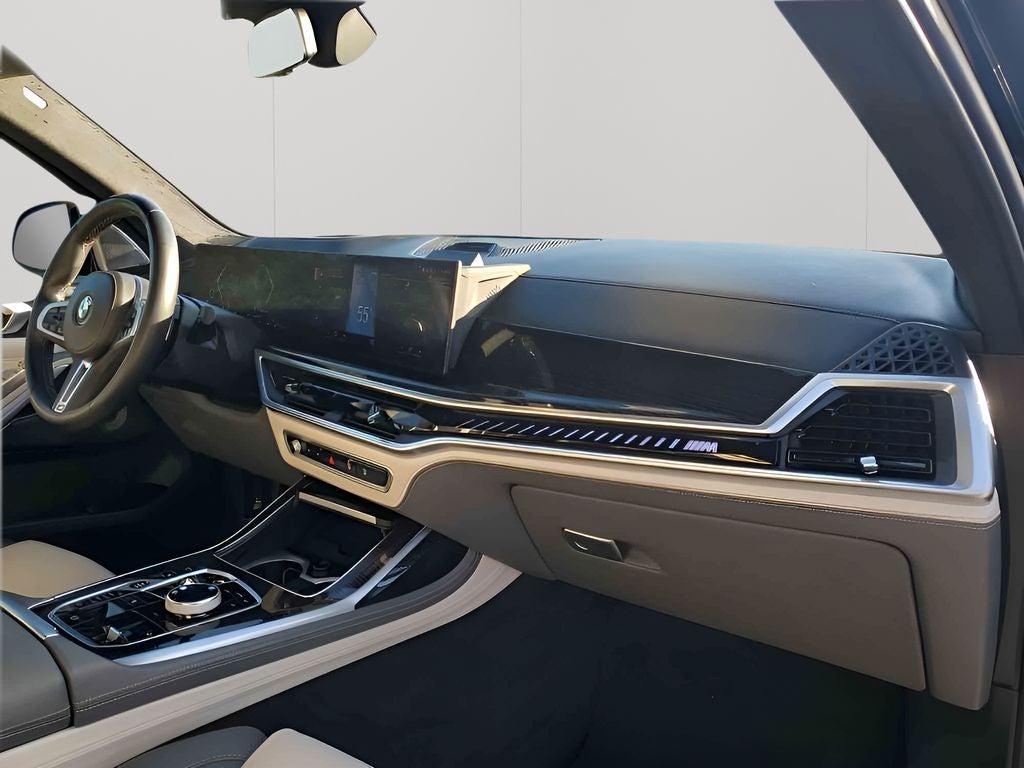2023 BMW X7 M60i