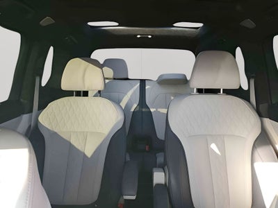 2023 BMW X7 M60i