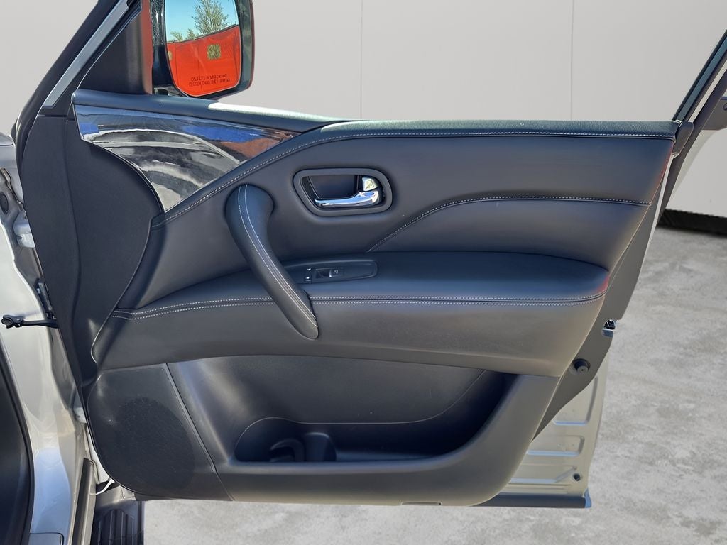 2023 INFINITI QX80 LUXE