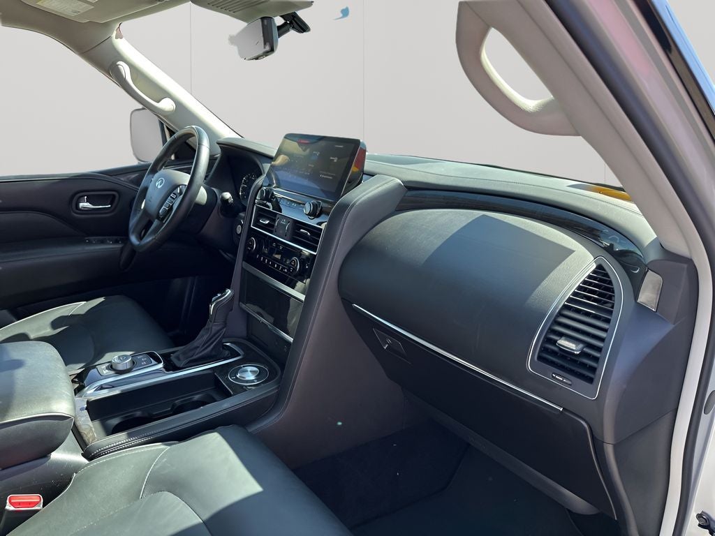 2023 INFINITI QX80 LUXE