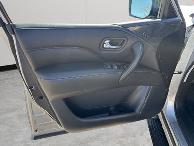 2023 INFINITI QX80 LUXE
