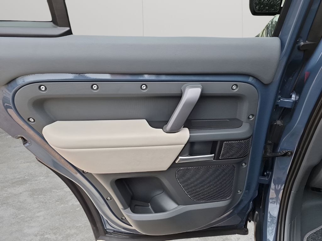 2024 Land Rover Defender 110 X-Dynamic SE