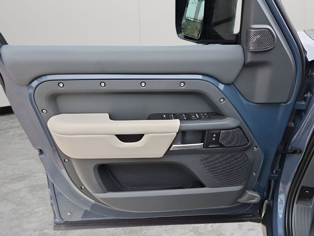 2024 Land Rover Defender 110 X-Dynamic SE