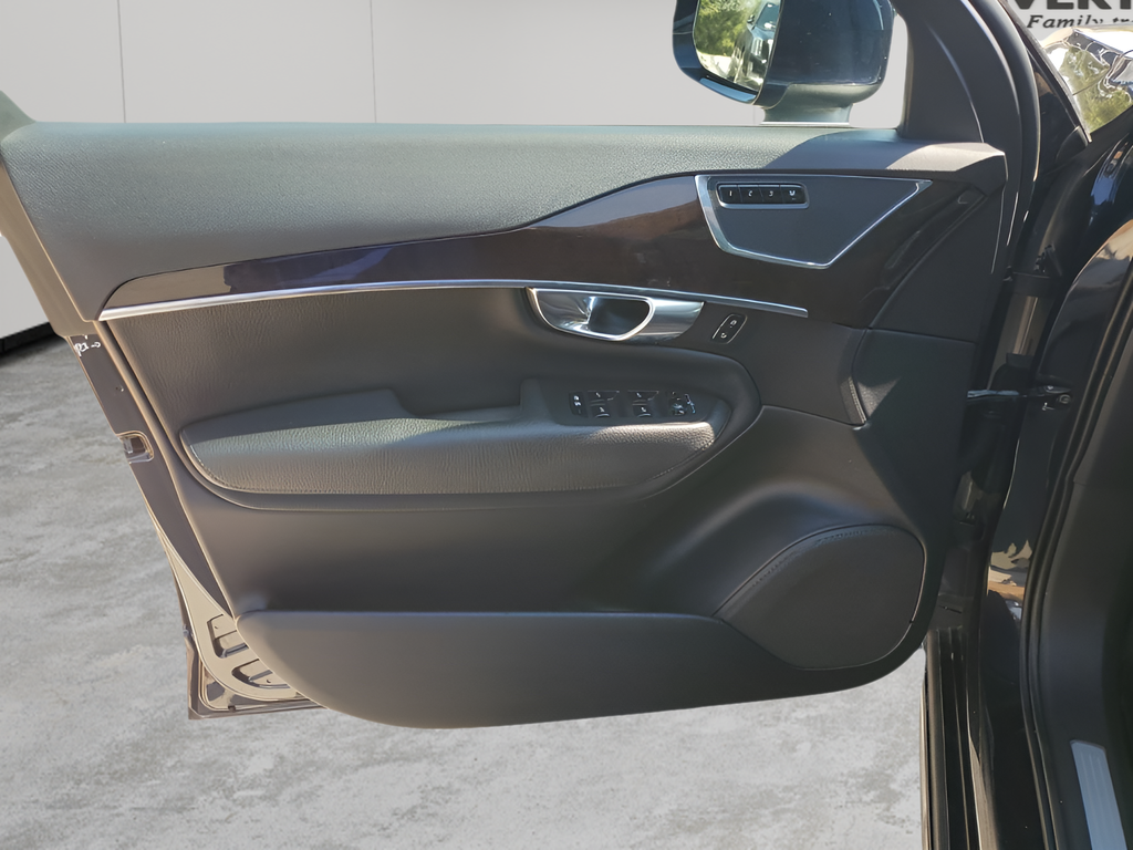 2017 Volvo XC90 T5 Momentum