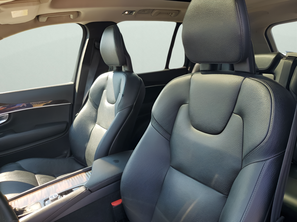 2017 Volvo XC90 T5 Momentum