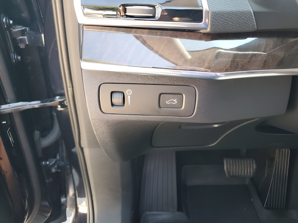 2017 Volvo XC90 T5 Momentum