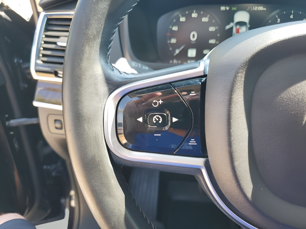 2017 Volvo XC90 T5 Momentum