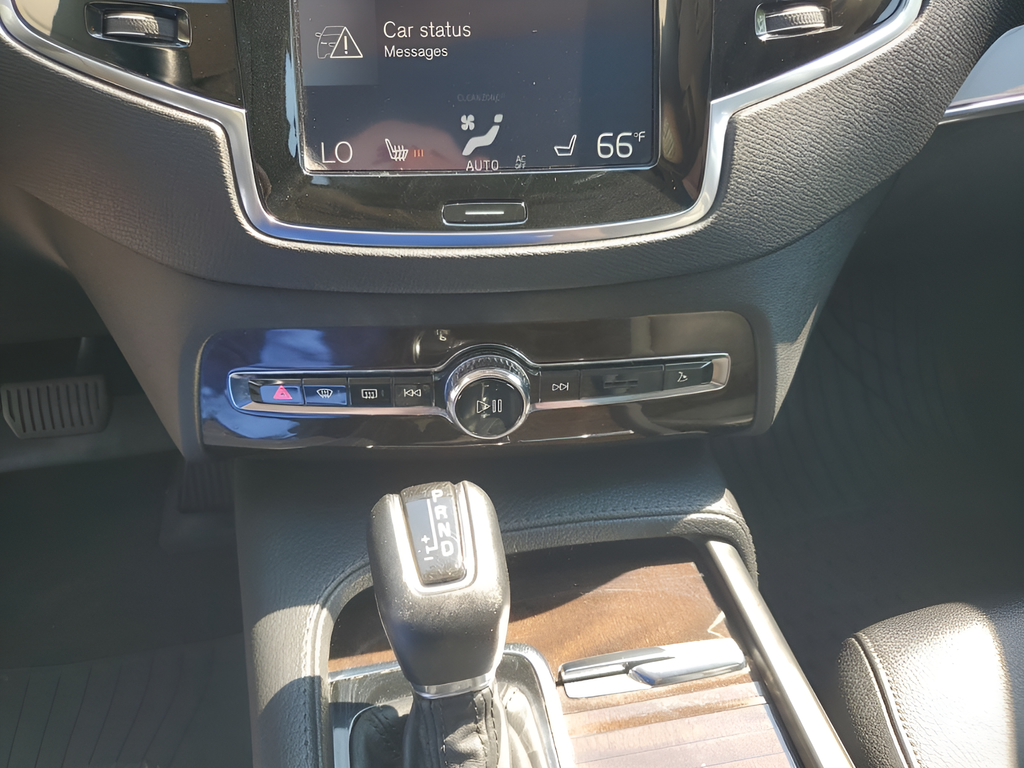 2017 Volvo XC90 T5 Momentum