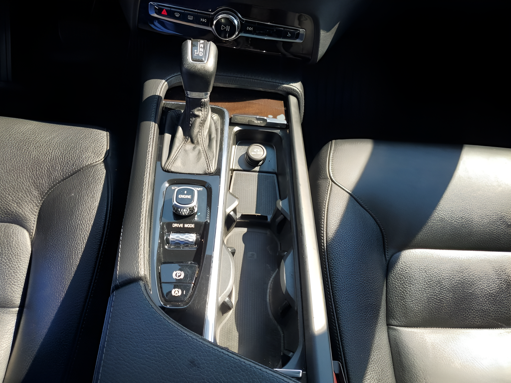 2017 Volvo XC90 T5 Momentum