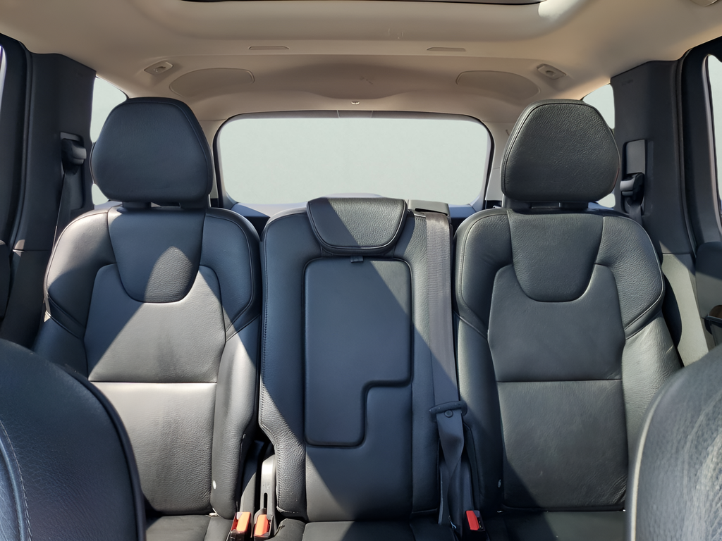 2017 Volvo XC90 T5 Momentum