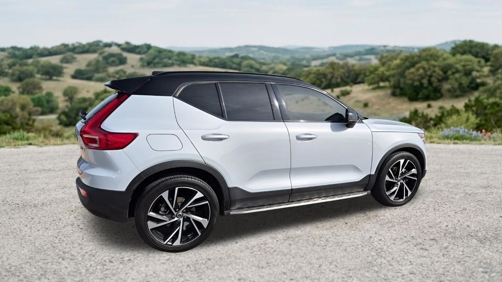 2022 Volvo XC40 R-Design