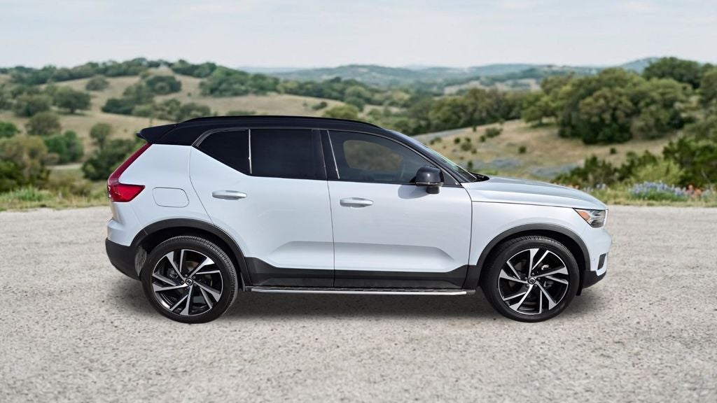 2022 Volvo XC40 R-Design