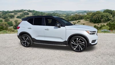 2022 Volvo XC40 R-Design