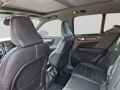 2022 Volvo XC40 R-Design